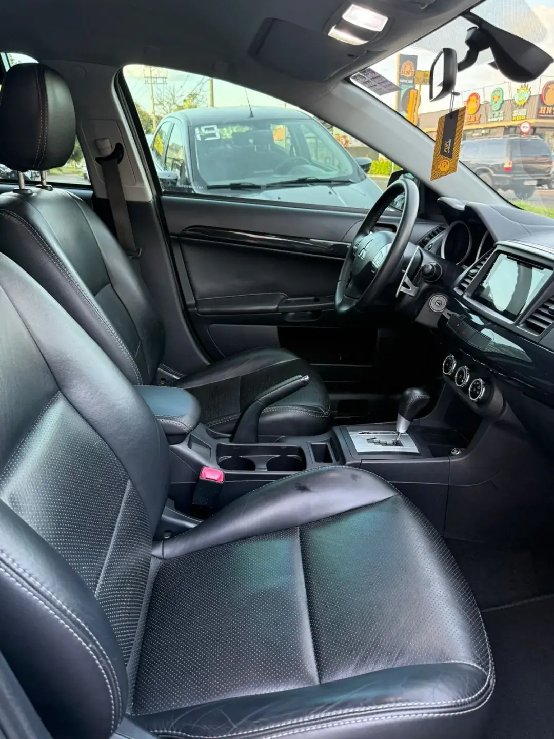 MITSUBISHI Lancer - Foto