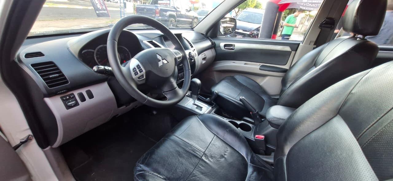 MITSUBISHI Pajero - Foto