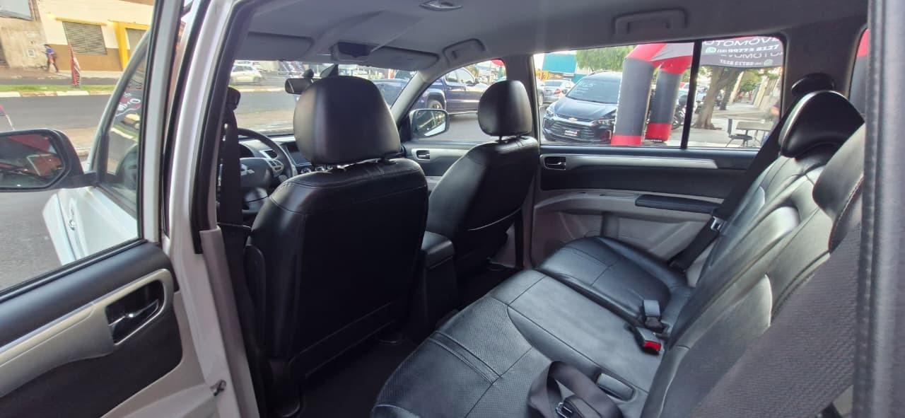 MITSUBISHI Pajero - Foto