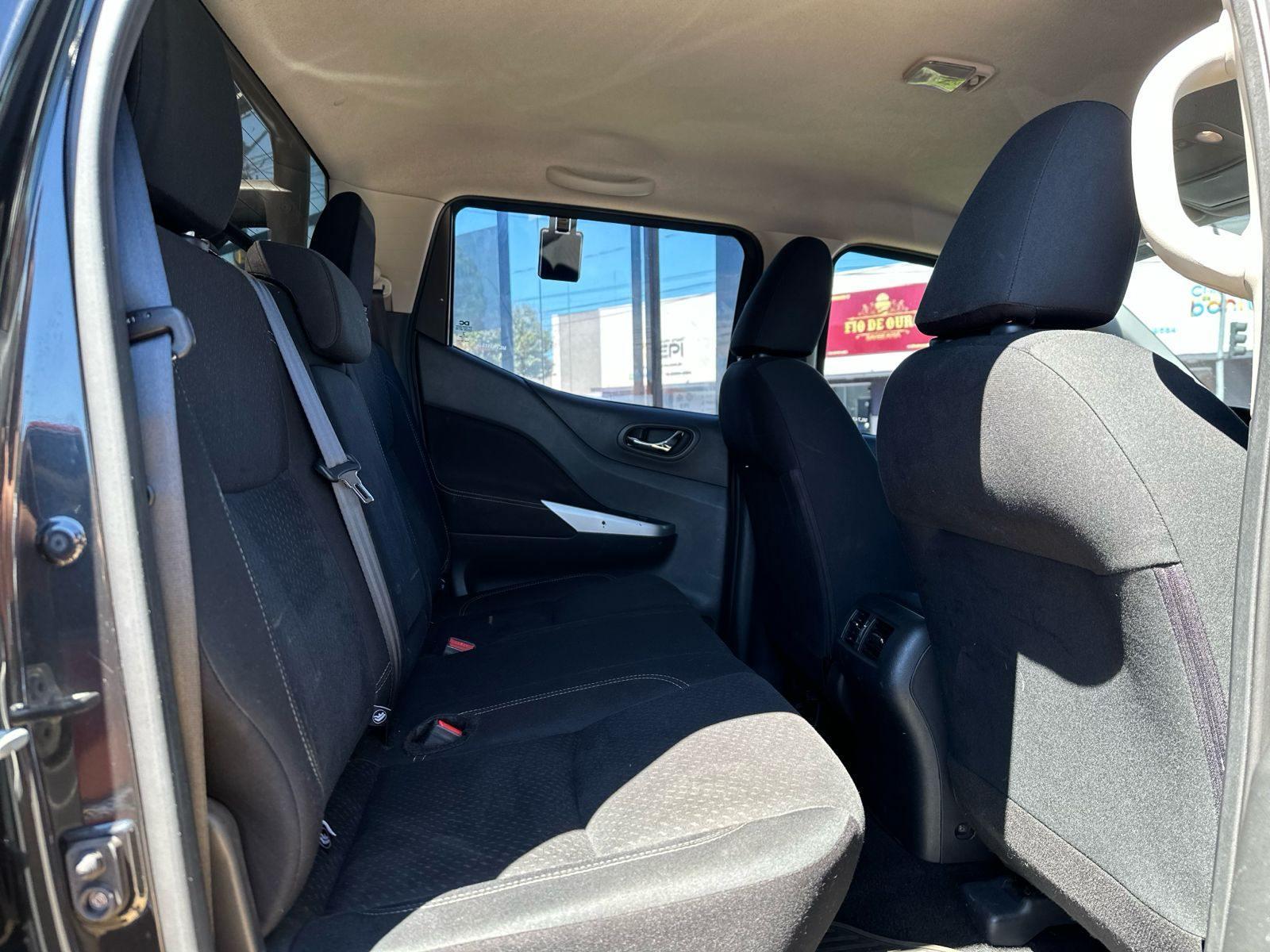 NISSAN Frontier - Foto