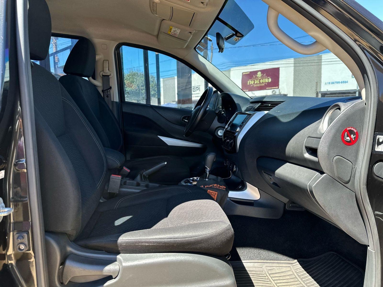 NISSAN Frontier - Foto