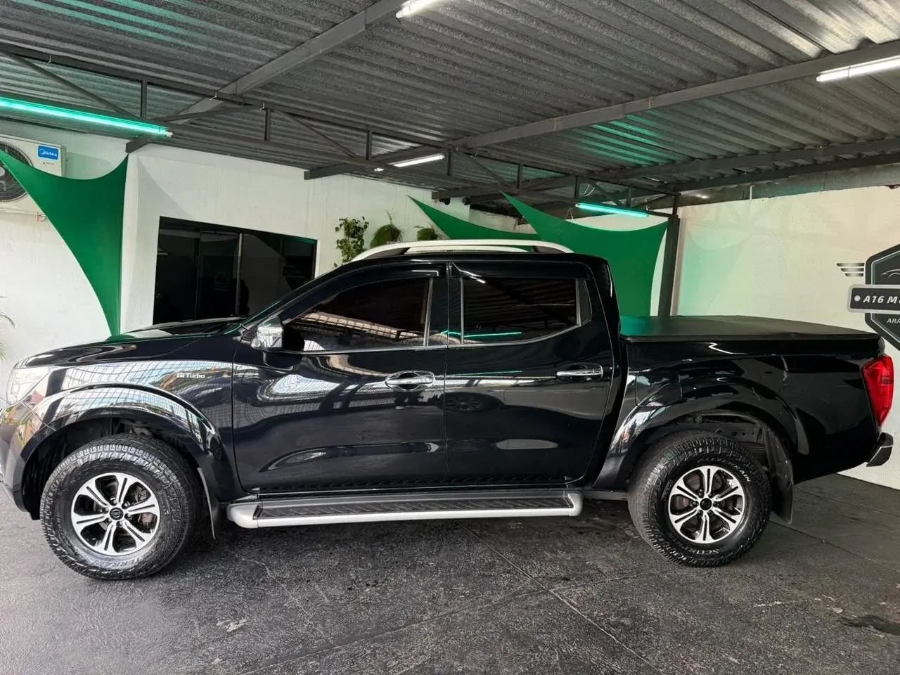 NISSAN Frontier - Foto