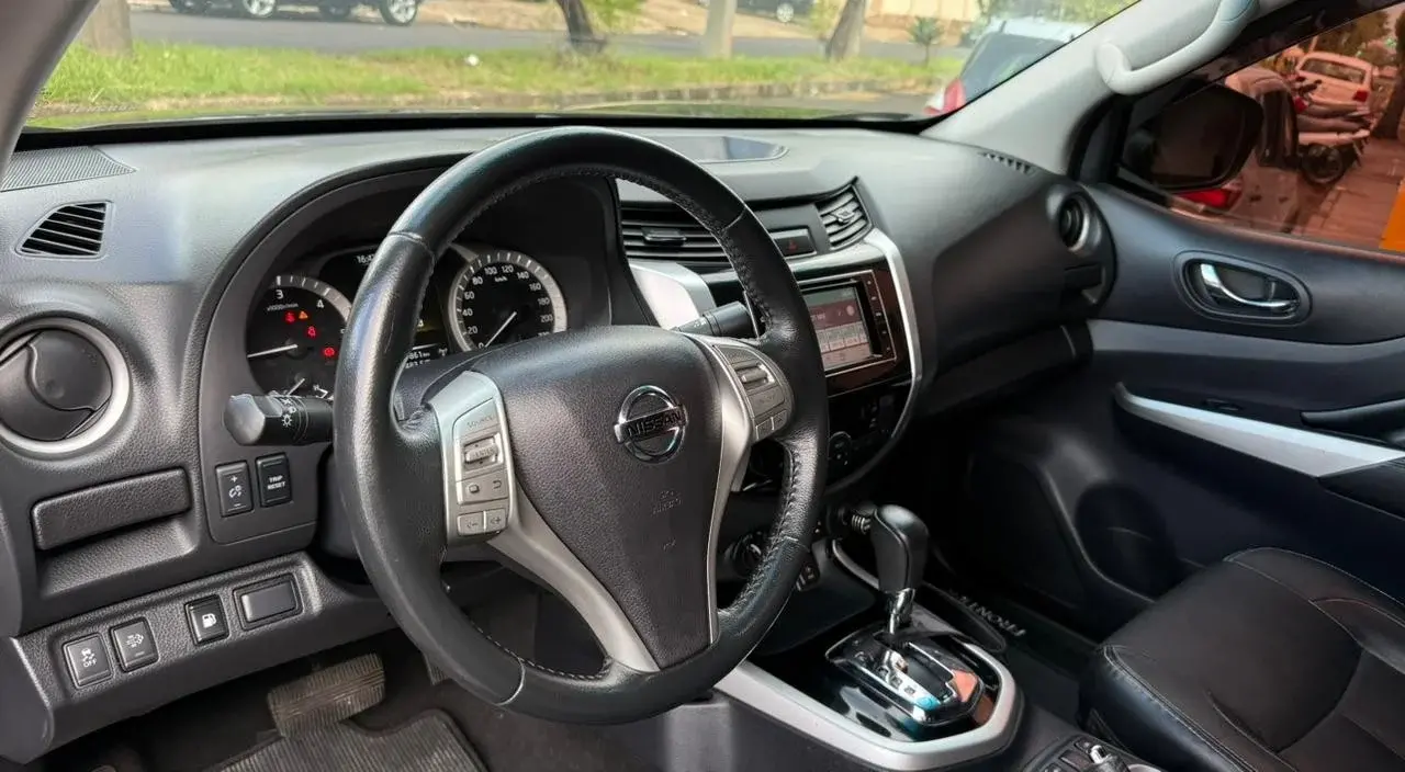 NISSAN Frontier - Foto