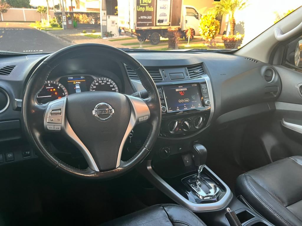 NISSAN Frontier - Foto