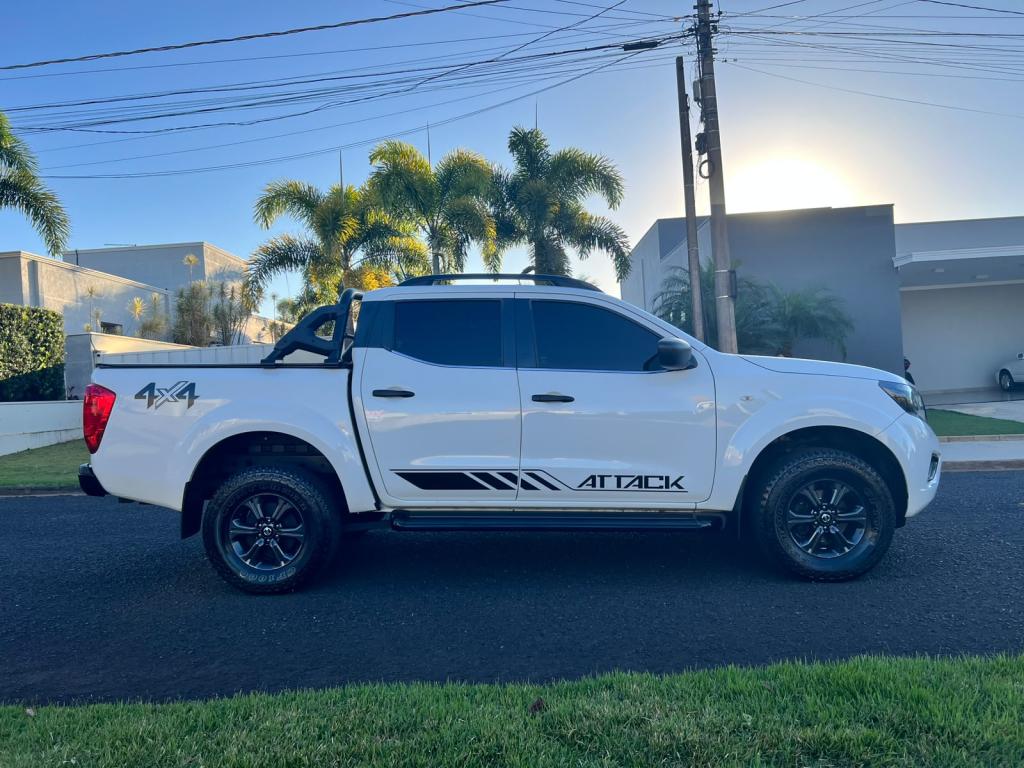 NISSAN Frontier - Foto