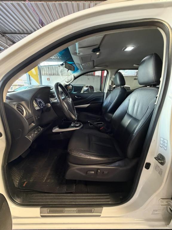 NISSAN Frontier - Foto
