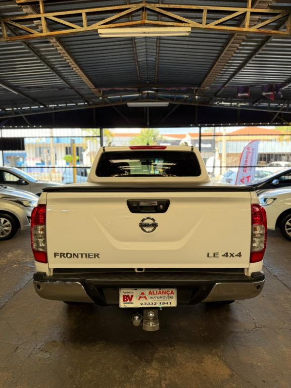 NISSAN Frontier - Foto