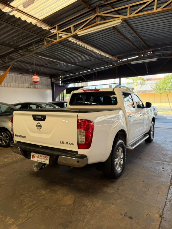 NISSAN Frontier - Foto
