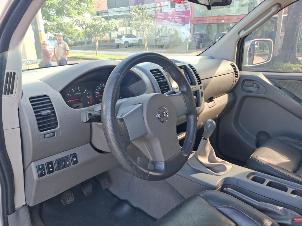NISSAN Frontier - Foto