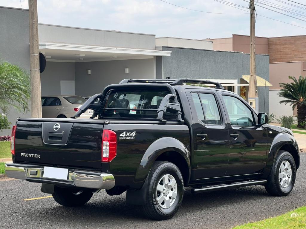 NISSAN Frontier - Foto