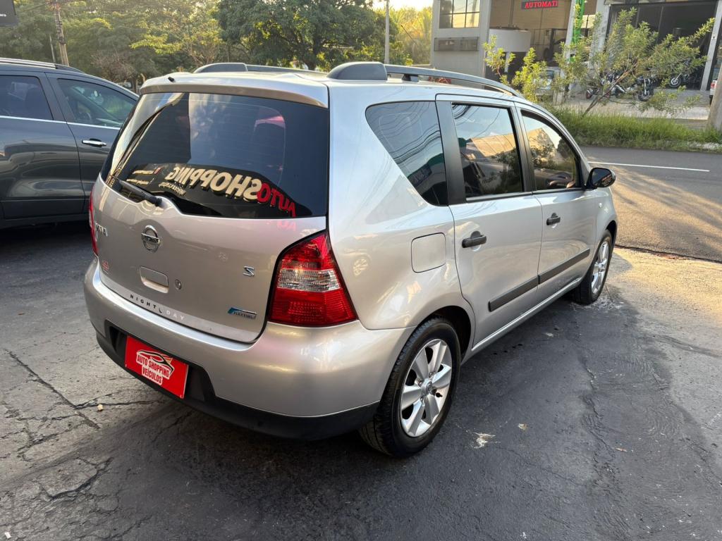 NISSAN Livina - Foto