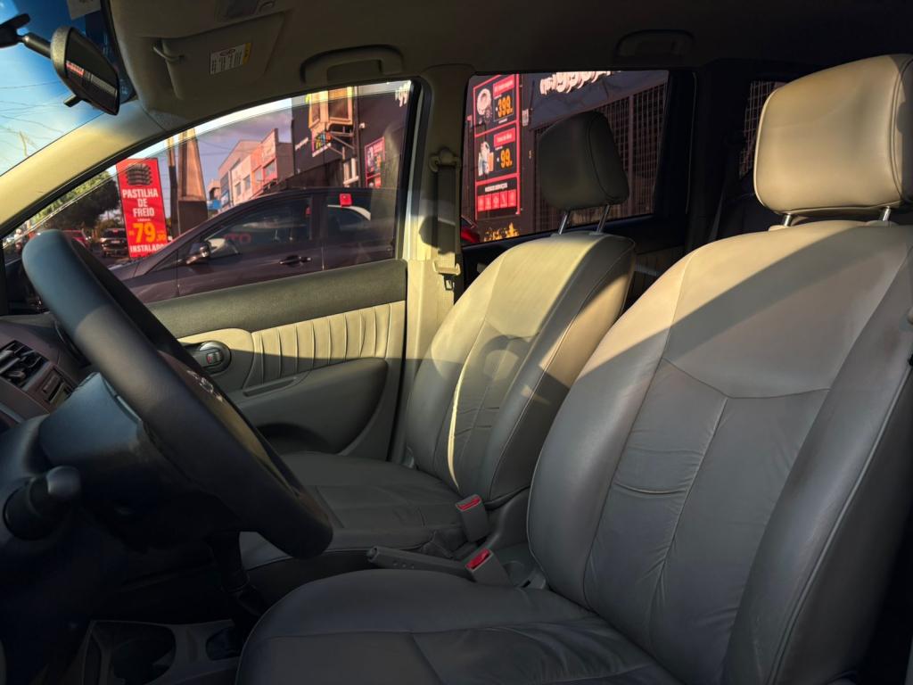 NISSAN Livina - Foto