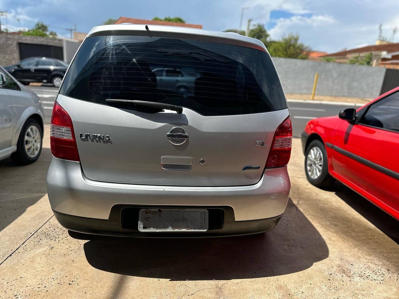 NISSAN Livina - Foto