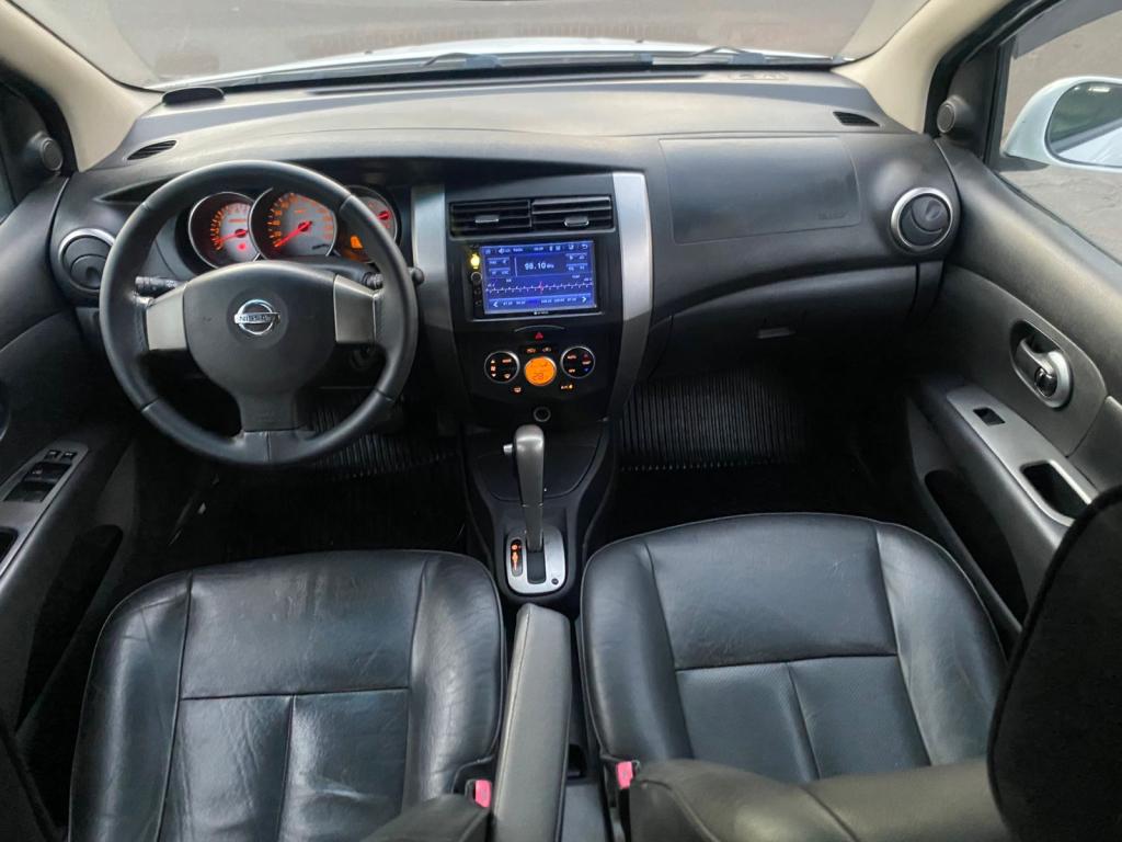 NISSAN Livina - Foto