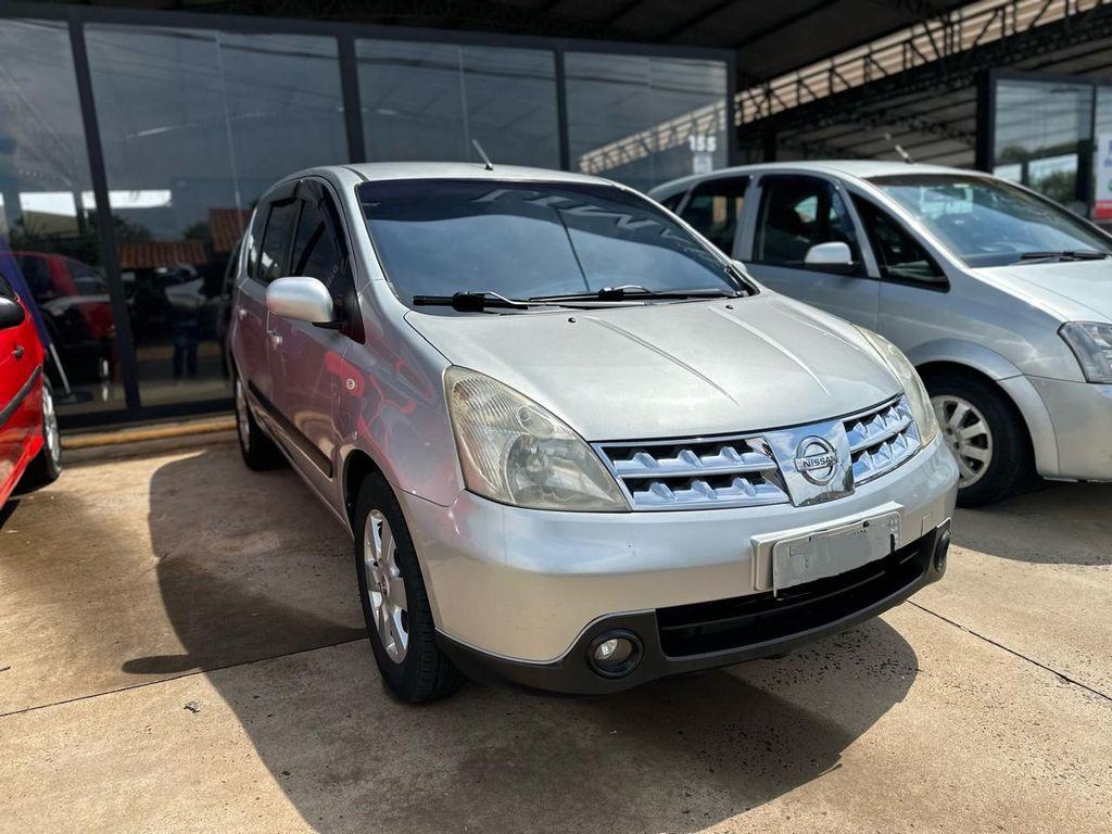 NISSAN Livina - Foto