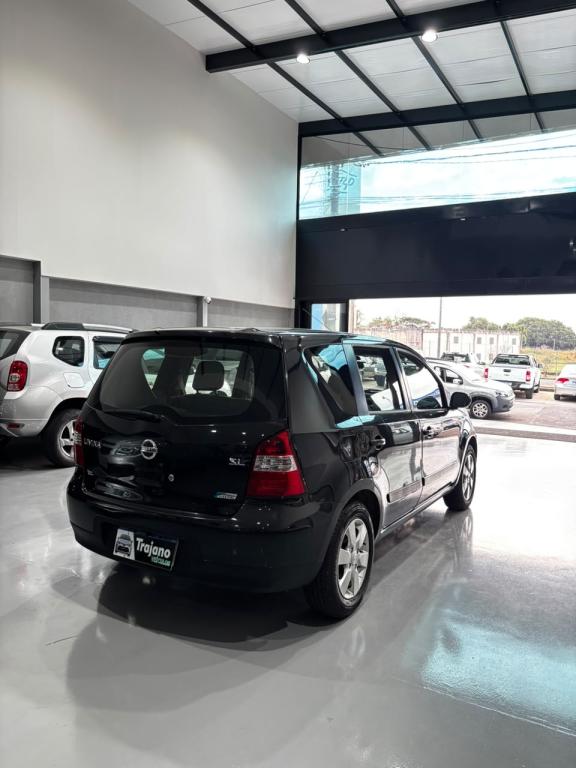 NISSAN Livina - Foto