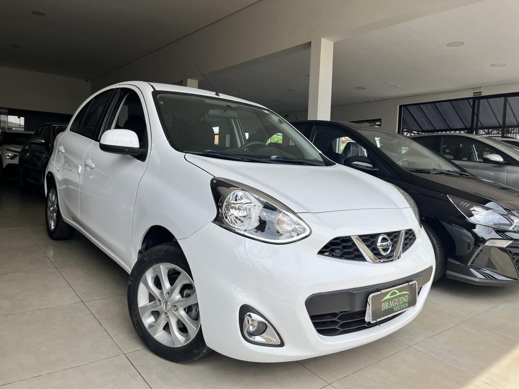 NISSAN March - Miniatura