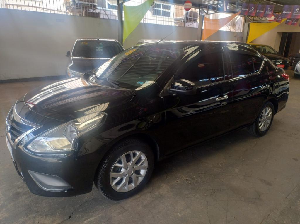 NISSAN Versa Sedan - Foto