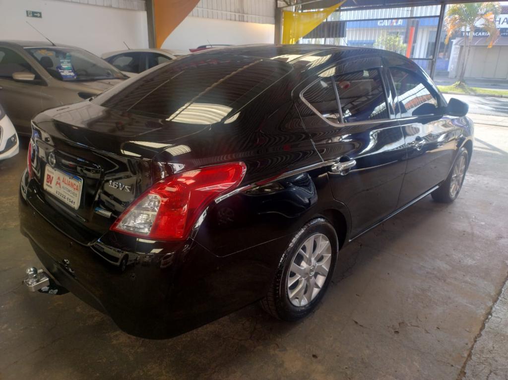 NISSAN Versa Sedan - Foto