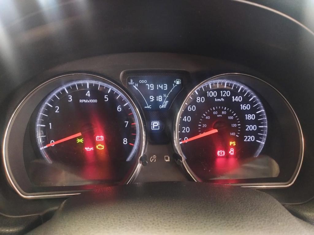 NISSAN Versa Sedan - Foto