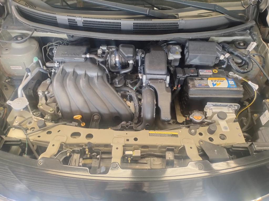 NISSAN Versa Sedan - Foto