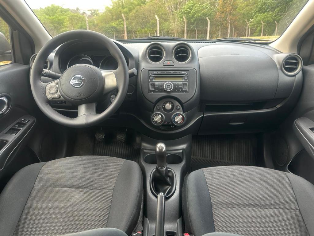 NISSAN Versa Sedan - Miniatura