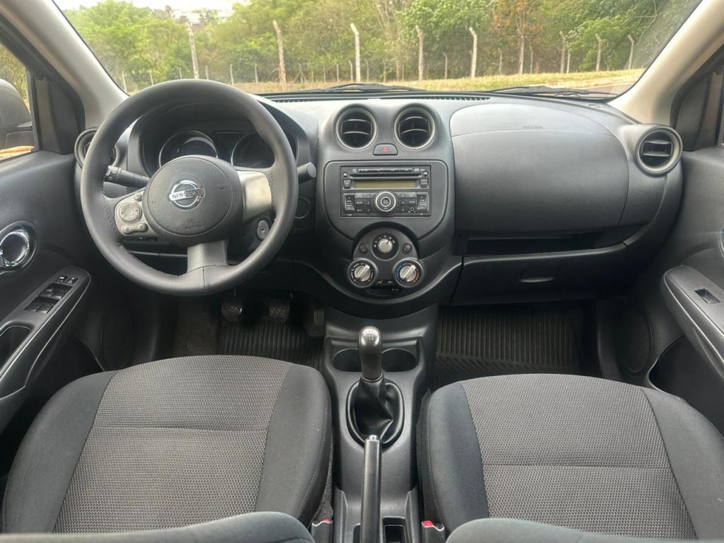 NISSAN Versa Sedan - Miniatura