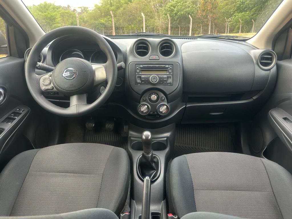 NISSAN Versa Sedan - Miniatura