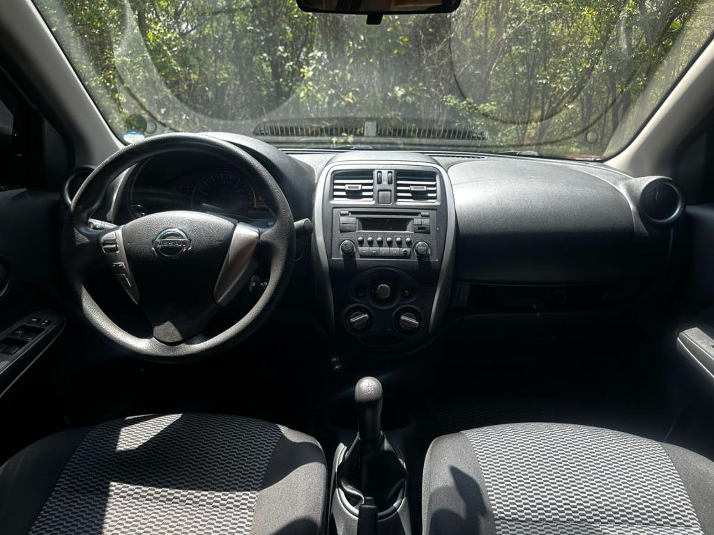 NISSAN Versa Sedan - Foto