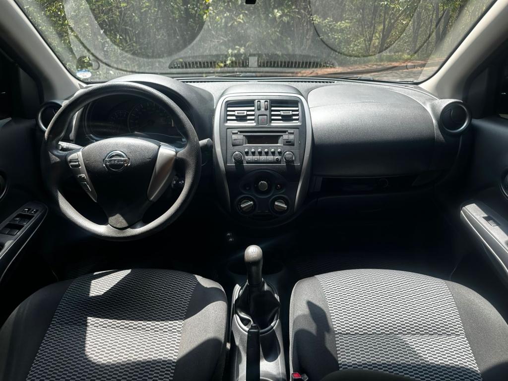 NISSAN Versa Sedan - Foto