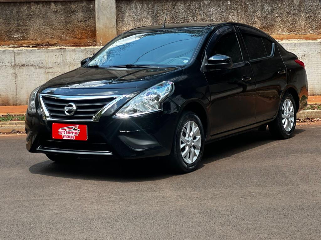 NISSAN Versa Sedan - Foto