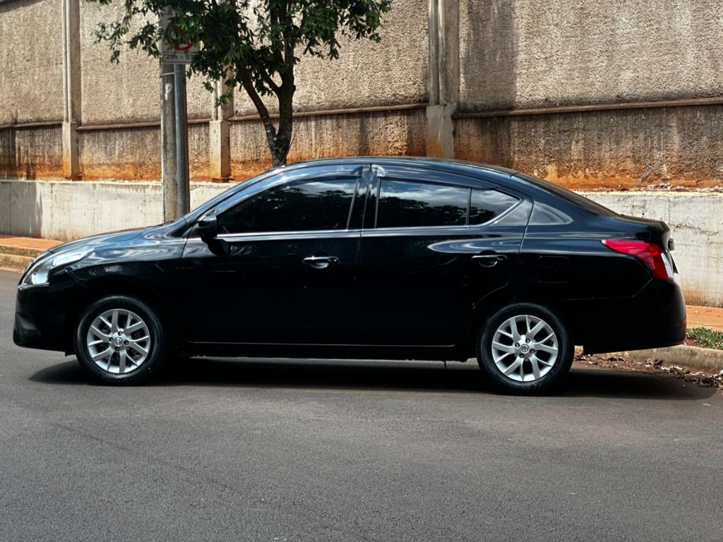 NISSAN Versa Sedan - Foto