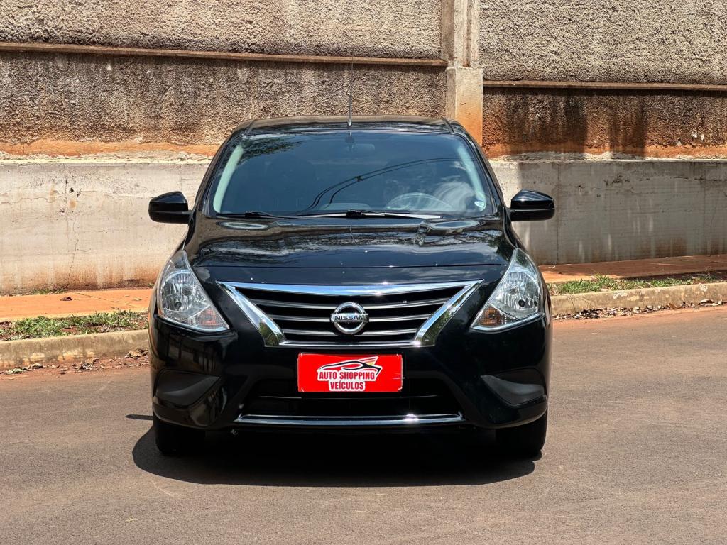 NISSAN Versa Sedan - Foto