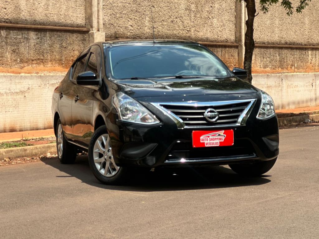 NISSAN Versa Sedan - Foto