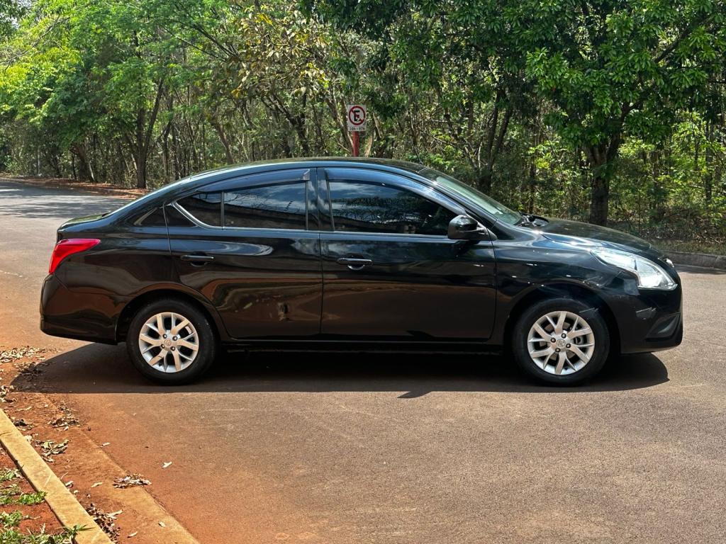 NISSAN Versa Sedan - Foto