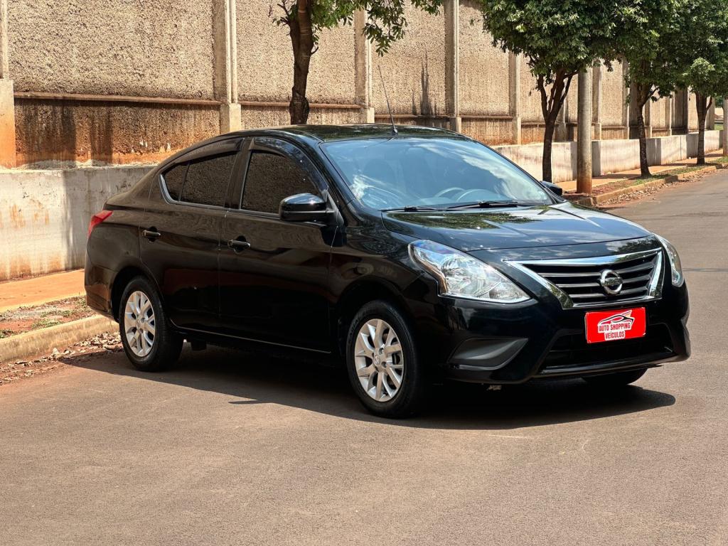 NISSAN Versa Sedan - Foto