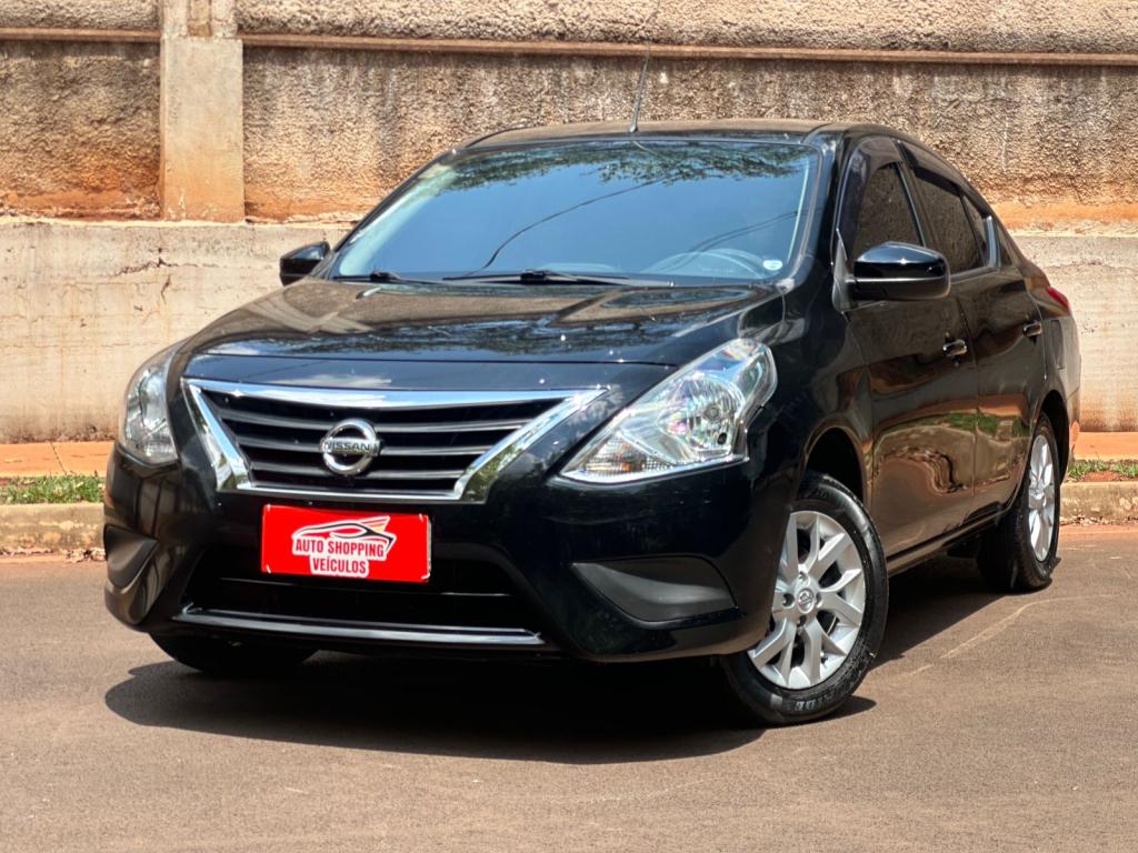 NISSAN Versa Sedan - Foto