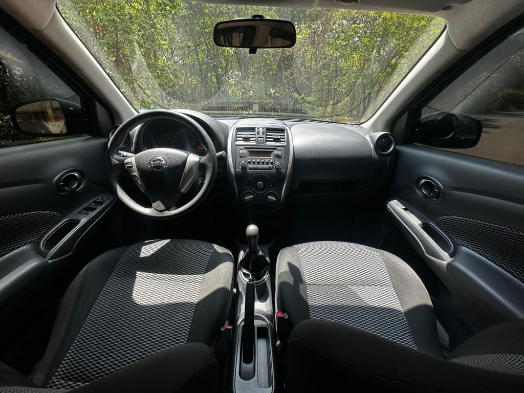 NISSAN Versa Sedan - Foto