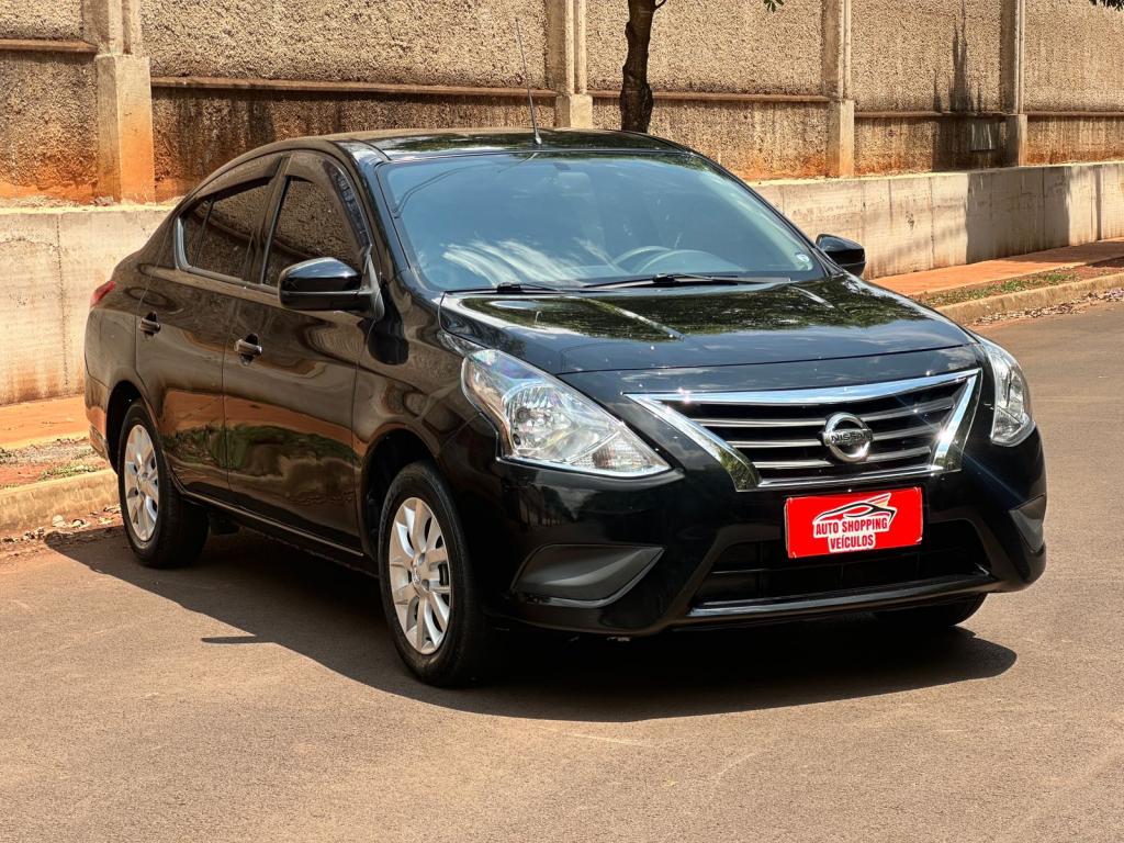 NISSAN Versa Sedan - Foto