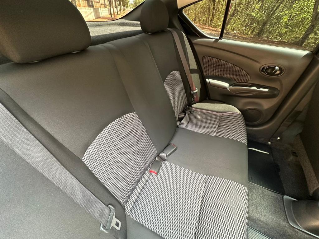 NISSAN Versa Sedan - Foto