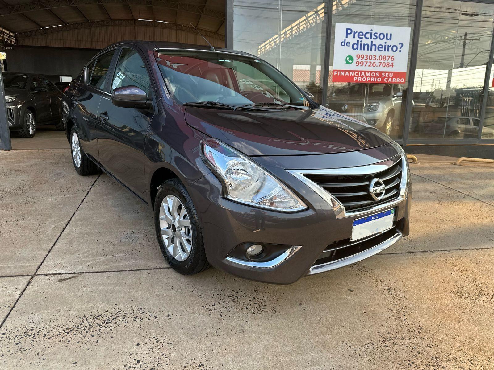 NISSAN Versa Sedan - Foto