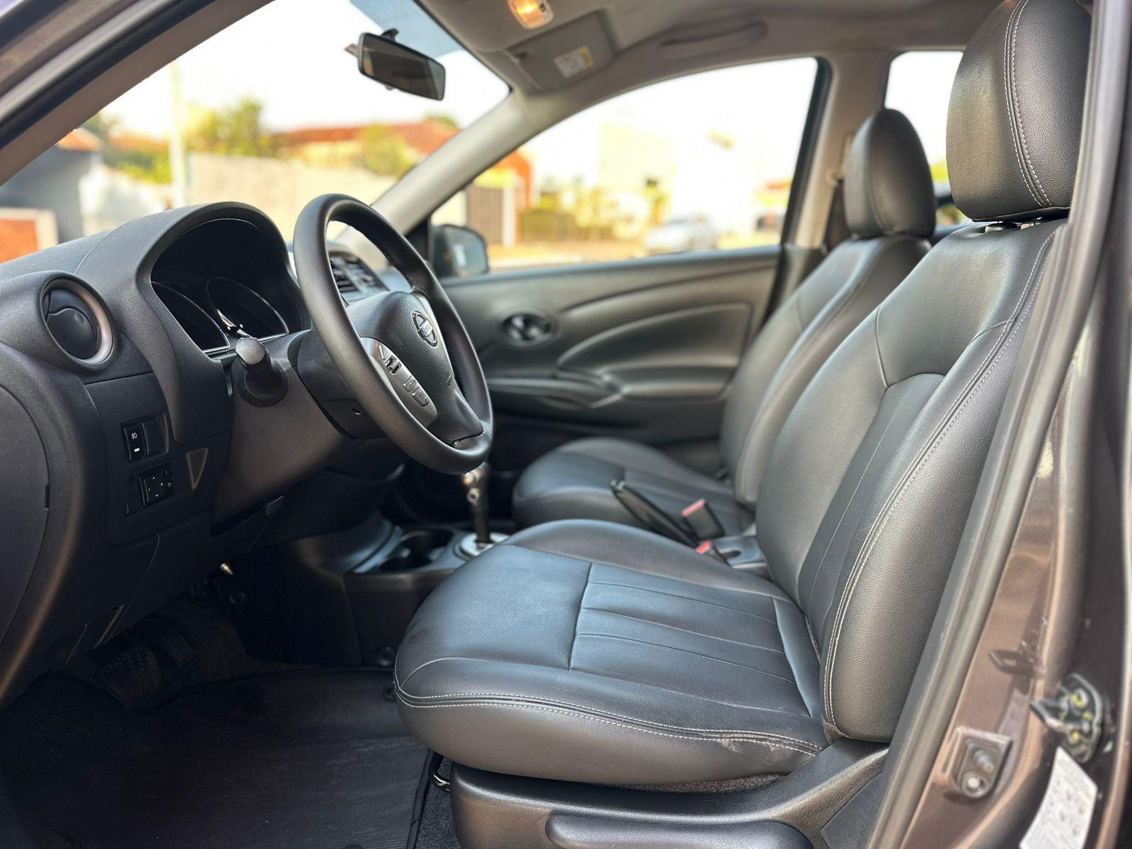 NISSAN Versa Sedan - Foto