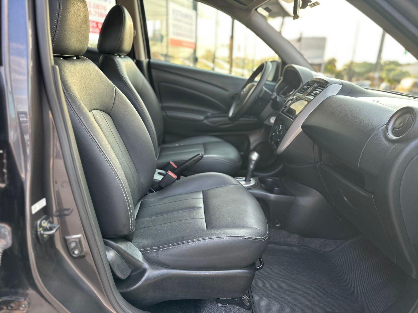 NISSAN Versa Sedan - Foto