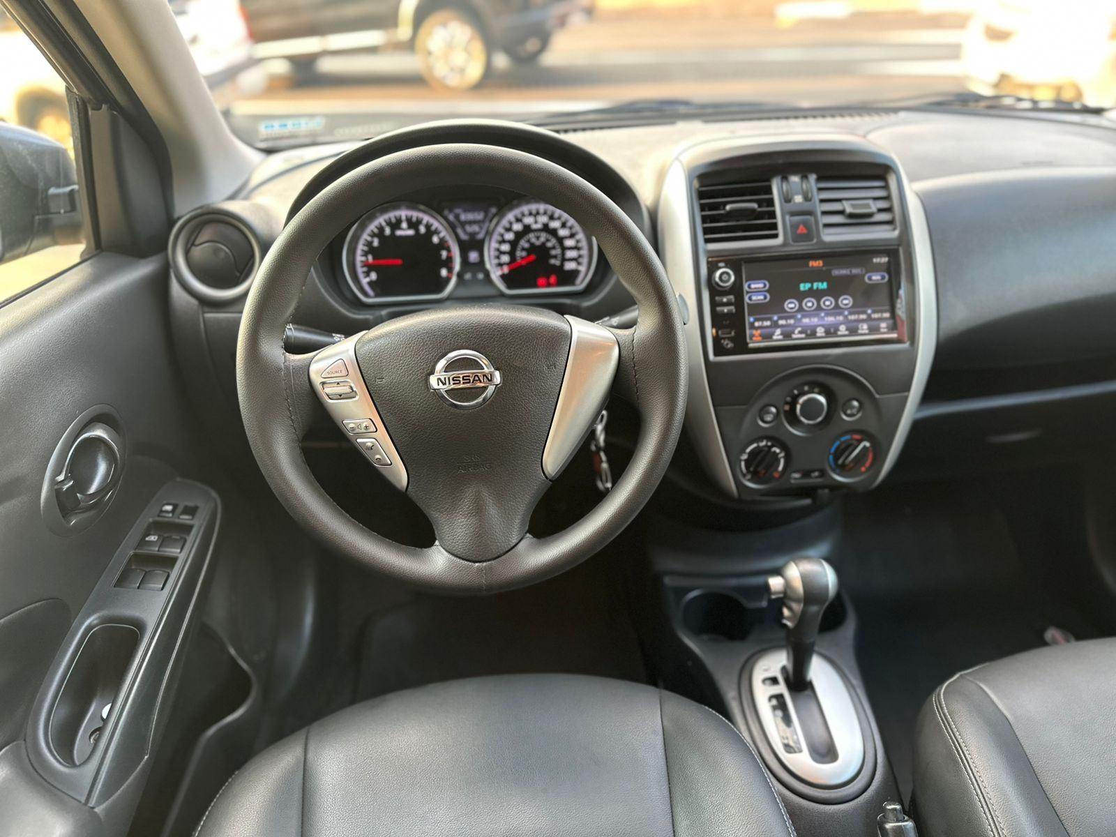 NISSAN Versa Sedan - Foto