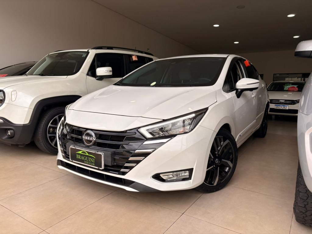 NISSAN Versa Sedan - Foto