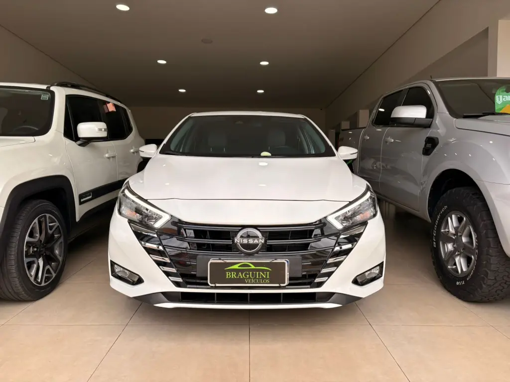 NISSAN Versa Sedan - Foto