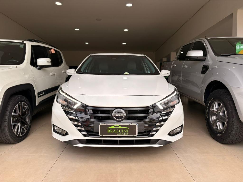 NISSAN Versa Sedan - Foto