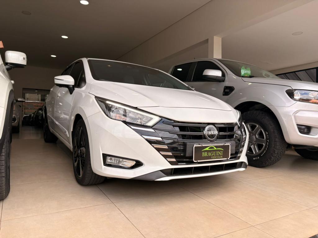 NISSAN Versa Sedan - Foto