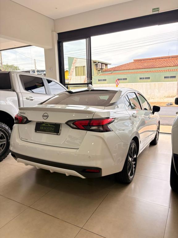 NISSAN Versa Sedan - Foto