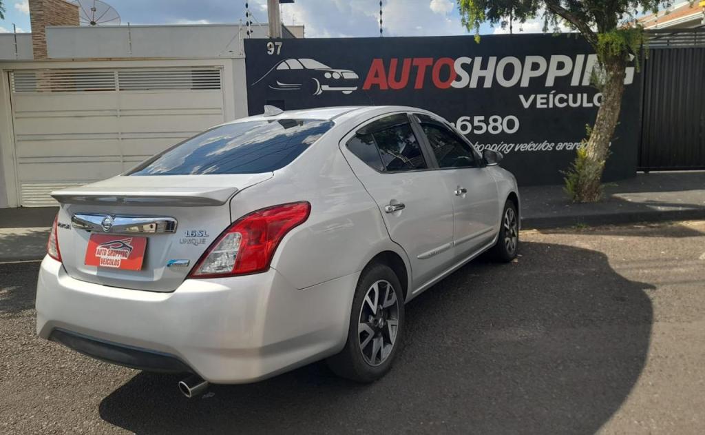 NISSAN Versa Sedan - Foto